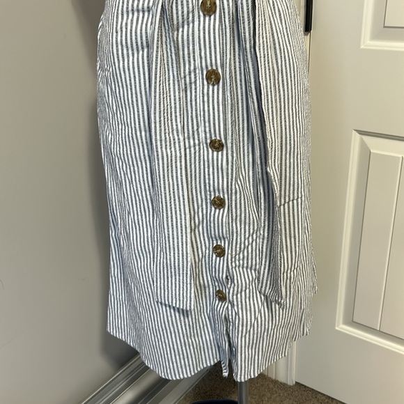 Court and Rowe Sleeveless Stretch Cotton
Seersucker Midi Dress Gray White Sz 6 - Picture 7 of 14